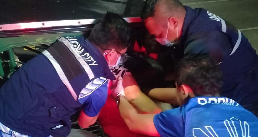 Jeep inararo ng armored van: 7 pasahero sugatan