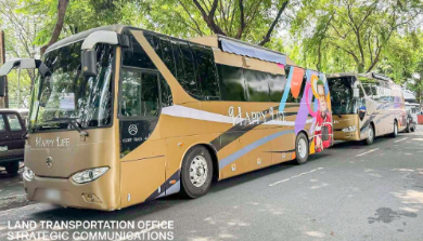 2 bus may larawan ni Chavit, inimpound ng LTO