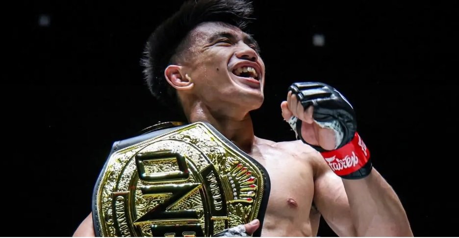 Joshua Pacio, naselyuhan ang ONE Strawweight MMA world title