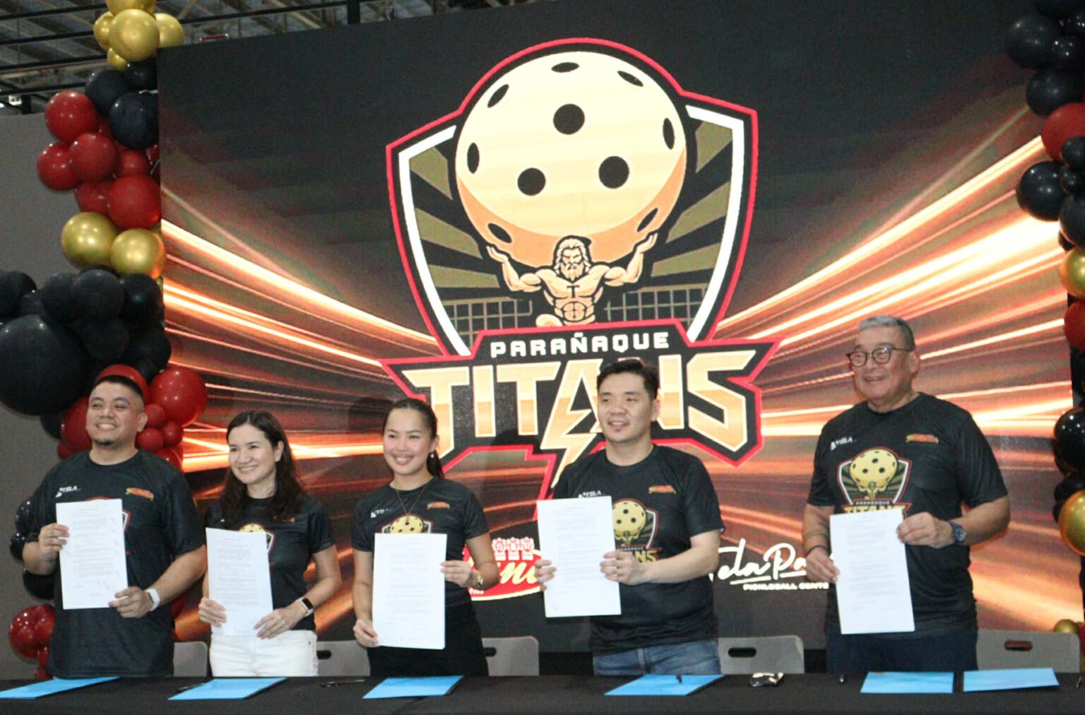PARAÑAQUE TITANS, BINUO ANG 10-ATLETANG ROSTER ( Litrato, kuha ni Rey Nillama)