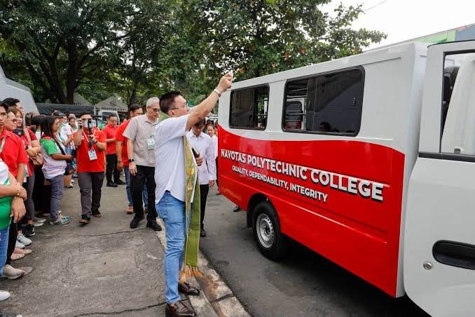 Service vehicle ng Navotas Polytechnic College,binasbasan